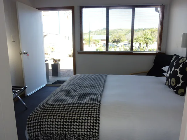 Courtyard, Standard, Queen Bed، Kaikoura Boutique Hotel 1/1