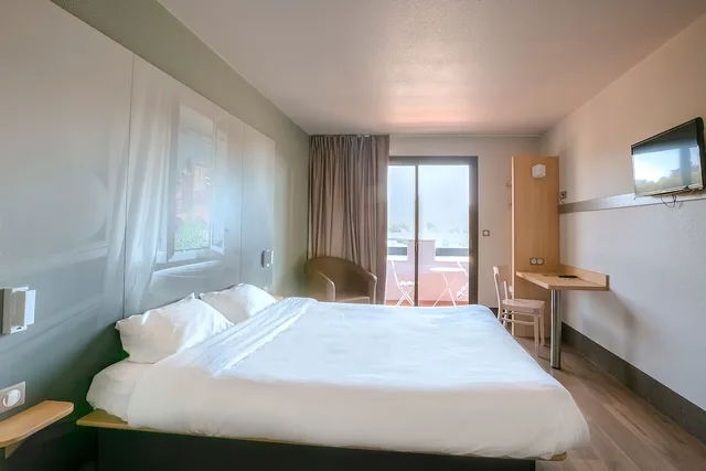غرفة سوبيريور بسرير مزدوج، B&B Hotel Villeneuve Loubet Village 1/5