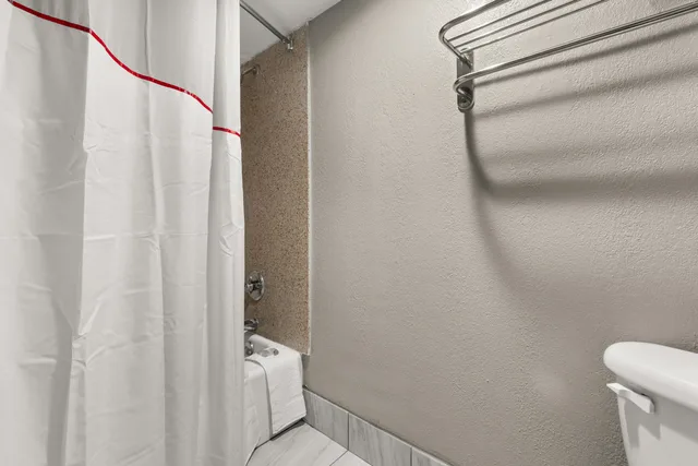 Non-Smoking Superior 1 King Bed, Micro-Fridge، Red Roof Inn Memphis - Graceland/ Airport 7/10