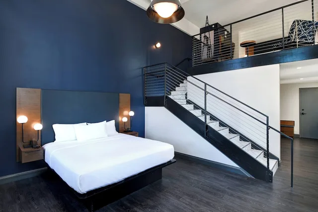 Suite, 2 King Beds, City View, Accessible, Courtyard by Marriott Cincinnati Downtown 7/10