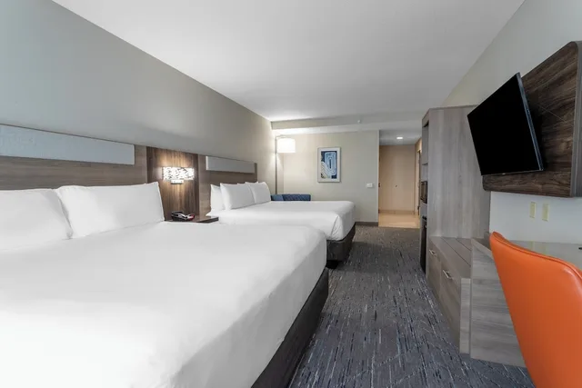 غرفة قياسية بسريرين كينج، Holiday Inn Express Crystal River 2/6