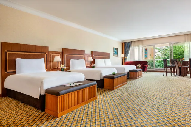غرفة عائلية بإطلالة على المدينة، Al Raha Beach Resort & Spa 1/1