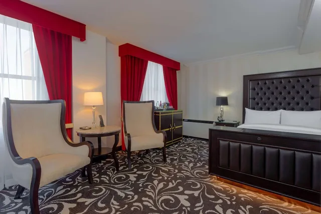 غرفة ديلوكس بسرير كينج، Hotel Retlaw, Trademark Collection by Wyndham 1/2