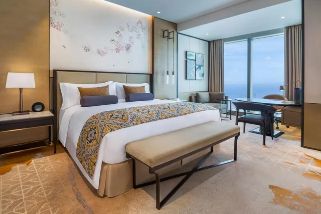 غرفة غراند ديلوكس بسرير كينج بإطلالة على البحيرة، MEIXI LAKE HOTEL, A LUXURY COLLECTION HOTEL, CHANGSHA 1/4