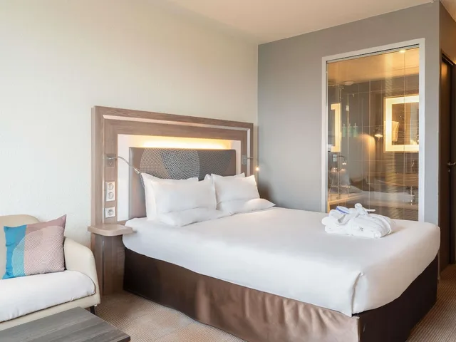 Tower, Executive, Queen Bed, Eiffel View، Novotel Paris 17 6/10