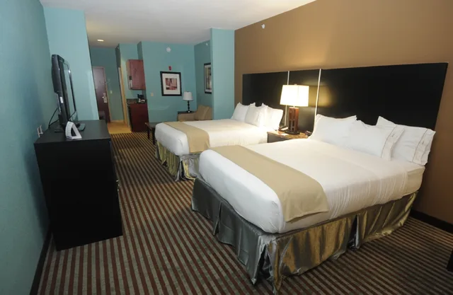 جناح بسريرين كوين، Holiday Inn Express Somerset 1/1