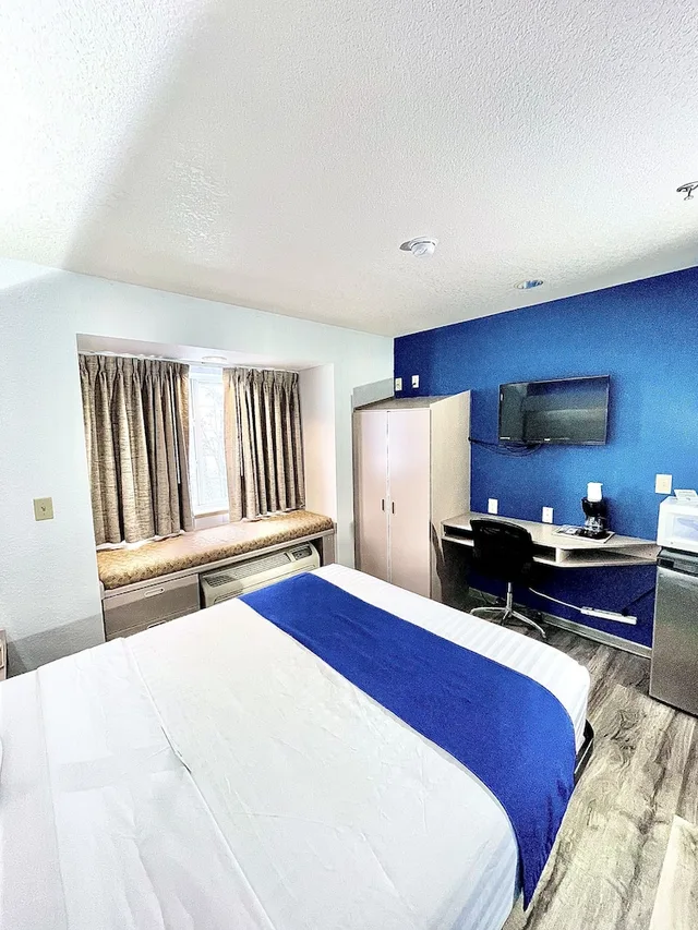 غرفة بسرير كوين لذوي الإعاقة، Microtel Inn & Suites Tomah 1/10