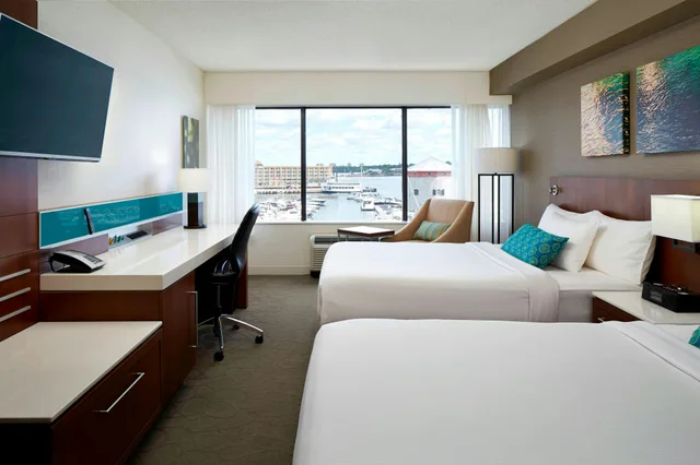 غرفة بسريرين كوين، Delta Hotels By Marriott Kingston Waterfront 1/2