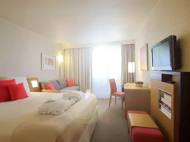 غرفة تنفيذية بسرير مزدوج مع أريكة، Novotel Roissy Saint-Witz 2/7