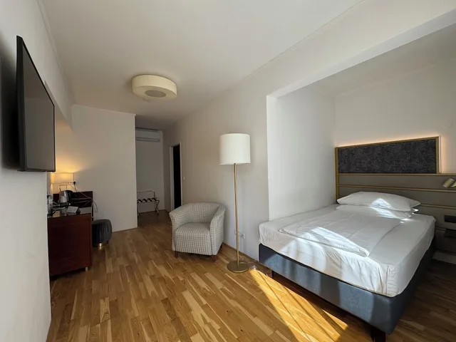 غرفة قياسية مفردة، Hotel Secession an der Oper 6/11