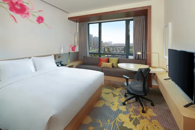 غرفة ديلوكس بسرير كينج، Hilton Garden Inn Qidong 1/3