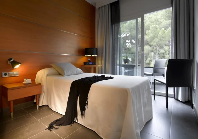 غرفة ديلوكس مفردة بسريرين منفصلين، Palladium Hotel Cala Llonga - Adults Only 5/8