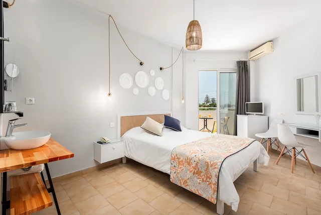 Premium, Twin Beds, Sea View, Mrs Chryssana 2/7