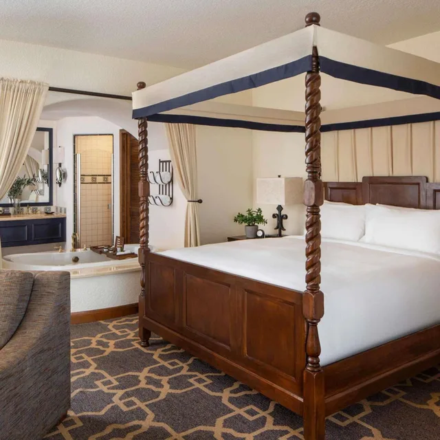 Spa, Suite, King Bed, Garden View, Balcony or Patio, Sofa, Hot Tub، Fairmont Sonoma Mission Inn & Spa 2/3