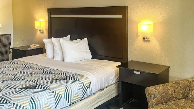 غرفة ديلوكس بسرير كينج للمدخنين، Studio6 Suites Dallas, TX - Loop 12 West 3/5