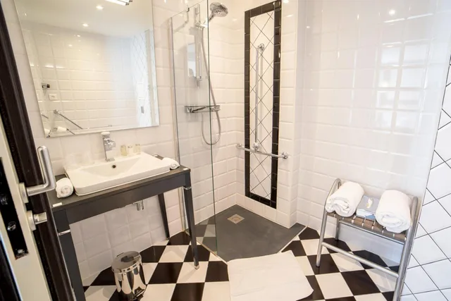 غرفة ثلاثية، Hotel Jehan de Beauce 10/10