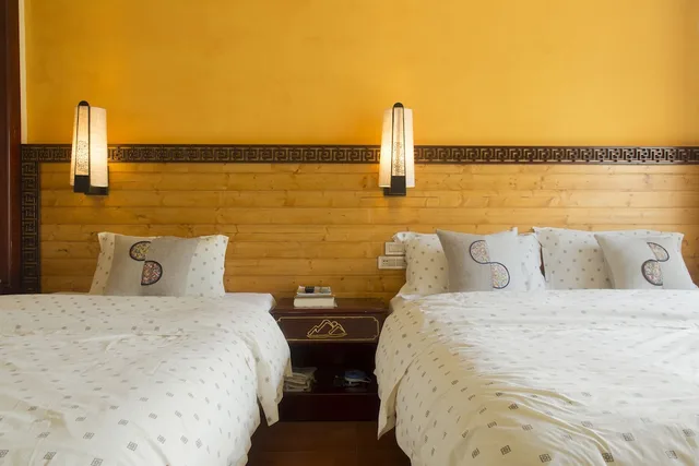 غرفة رباعية بسرير كوين وسريرين منفصلين، Snow Lion Riverside Resort 7/10