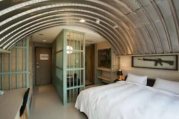 Design, King and Queen Bed، 823-Tourist Hotel 1/1