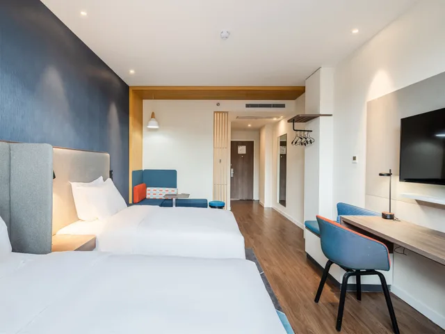 غرفة قياسية بسريرين مزدوجين، Holiday Inn Express Litang 1/4