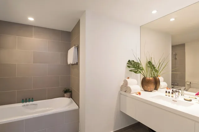 شقة بريميير بسرير كينج وسريرين منفصلين بغرفتي نوم، Somerset West Point Hanoi 8/10