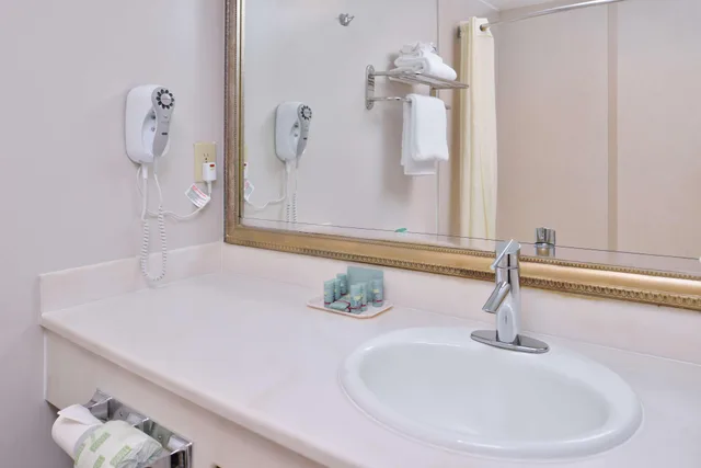 غرفة بسريرين كوين في طابق مرتفع، Best Western Airpark Hotel - Los Angeles LAX Airport 6/7