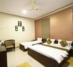 غرفة عائلية، HOTEL ABHINANDAN 1/2