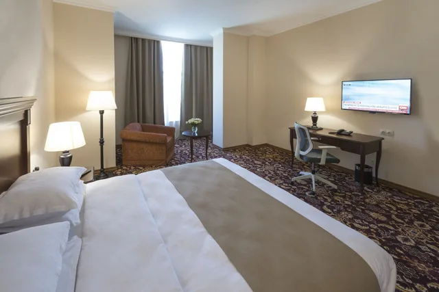 جناح بسرير كينج، Ani Grand Hotel Yerevan 6/10