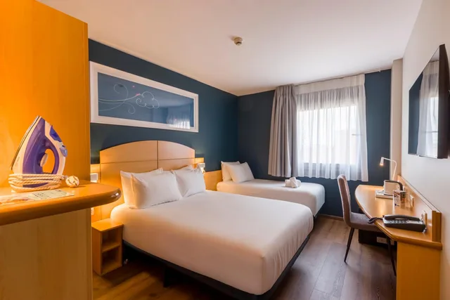 غرفة ثلاثية بسرير مزدوج وسرير فردي، Travelodge Madrid Alcala De Henares 9/10
