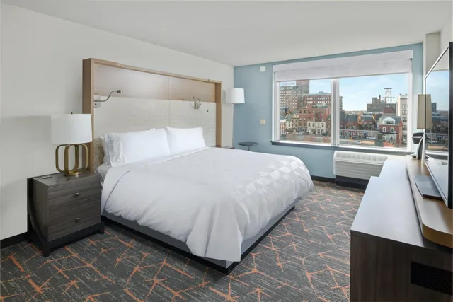 غرفة بسرير كينج وسرير كوين لذوي الإعاقة، Holiday Inn Portland-By The Bay 1/6
