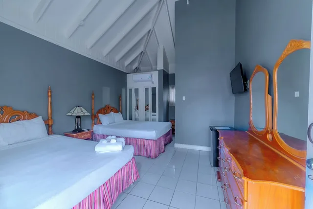 غرفة ديلوكس بسرير كوين وسرير مزدوج، JAMAICA TAMBOO RESORT 3/6