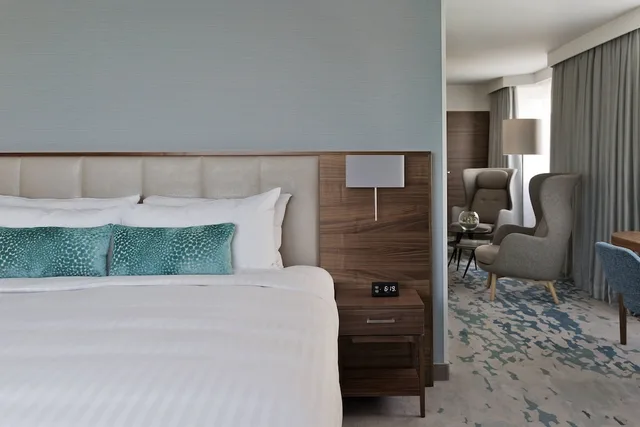 Junior Suite, Studio, King Bed، Vienna Marriott Hotel 2/7