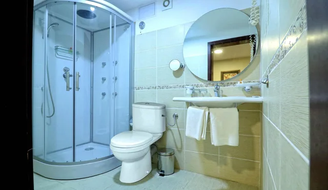 Deluxe, Triple, Ocean Bay Hotel and Resort 6/6