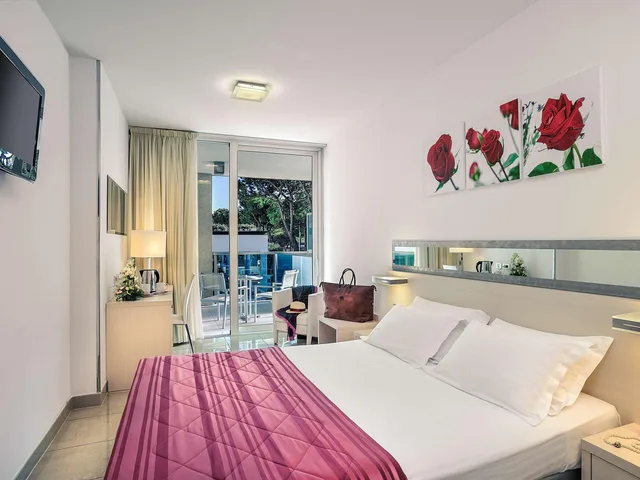 Classic, Double Bed, Side Sea View, Terrace, MERCURE RIMINI ARTIS 1/8