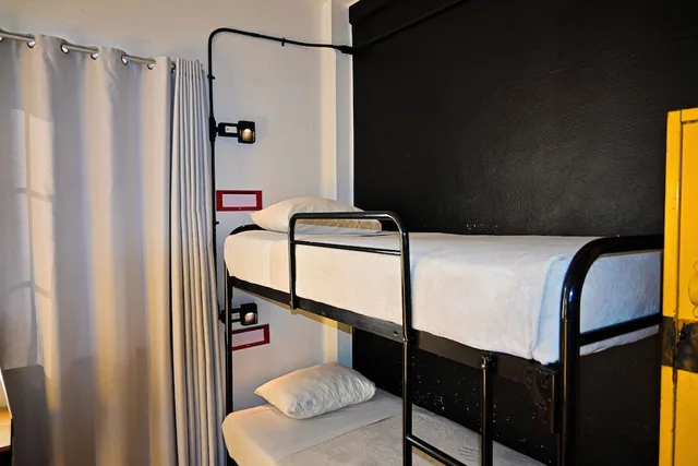 Female Dorm, 6 People, 3 Bunk Beds, Zephylo View، Hostel Mundo Joven Catedral 2/2