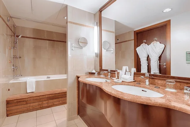 Junior Suite, King Bed, Temple Square View، Occidental Paris Levallois 2/2