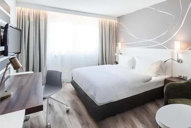 غرفة بريميوم بسرير كوين، Holiday Inn Munich - City Centre 3/3