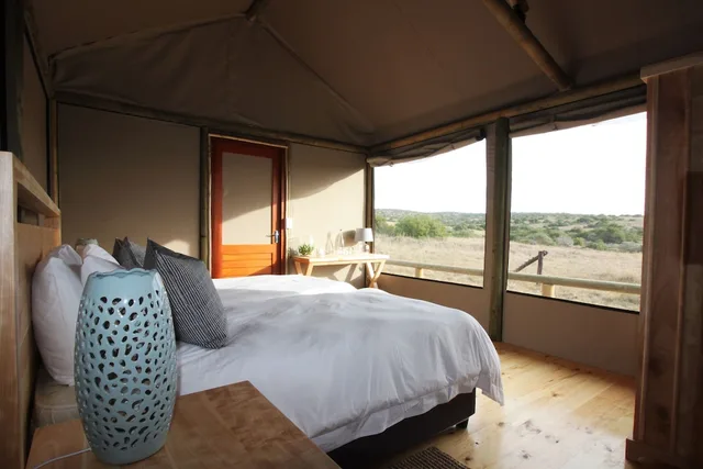 خيمة فاخرة بسريرين منفصلين وسريرين كينج بغرفتي نوم، Hlosi Game Lodge 4/4