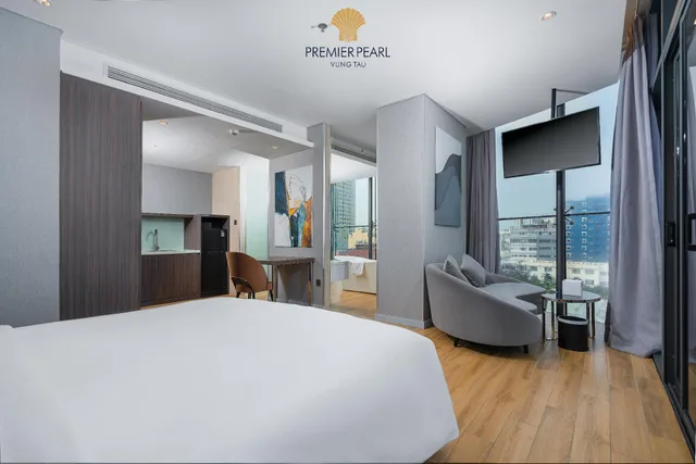 Suite, King Bed, Ocean Front, Premier Pearl Hotel Vung Tau 1/2