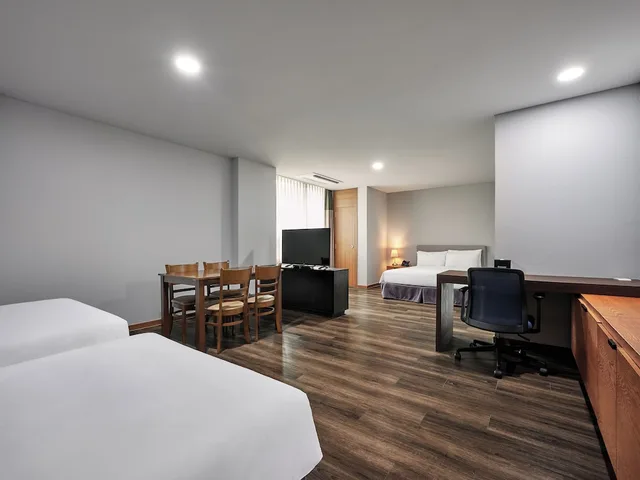 غرفة بريميير ثلاثية بسريرين منفصلين، Ramada Hotel & Suites by Wyndham Seoul Namdaemun 8/10