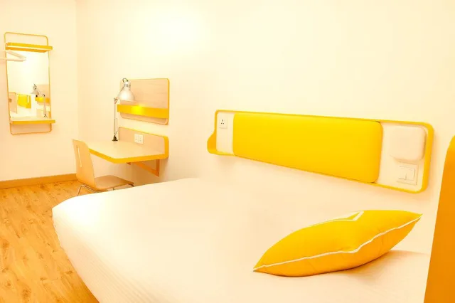 غرفة بسرير كوين، Bloomrooms At Link Road 1/1