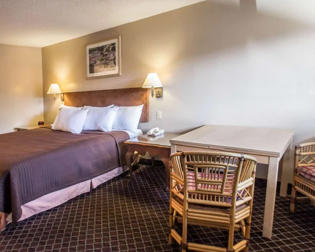 غرفة بسرير كينج، Rodeway Inn Apopka 3/5