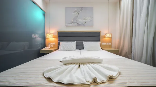 غرفة ثلاثية بسريرين منفصلين بإطلالة على الجبل مع أريكة، Forest Park Hotel 1/10