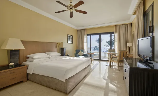 Room, King Bed, Sea Front, Park Regency Sharm El Sheikh 3/8