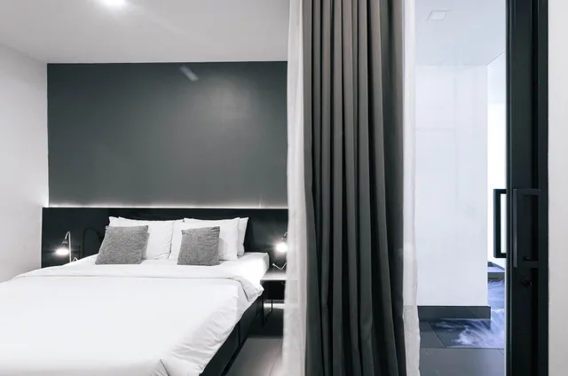 Standard, King Bed, Pool Access, CREW HOTEL 2/6