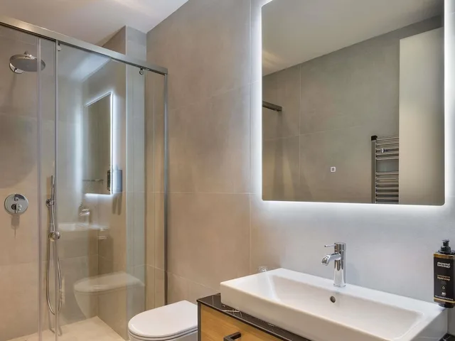 غرفة كلاسيكية بسرير كينج، Mercure Tirana 6/8
