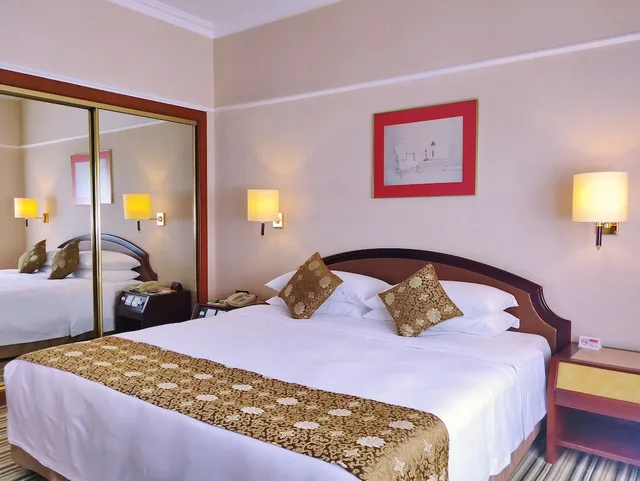 1 Bedroom, Suite, King Bed, Metropark Lido Hotel 6/9