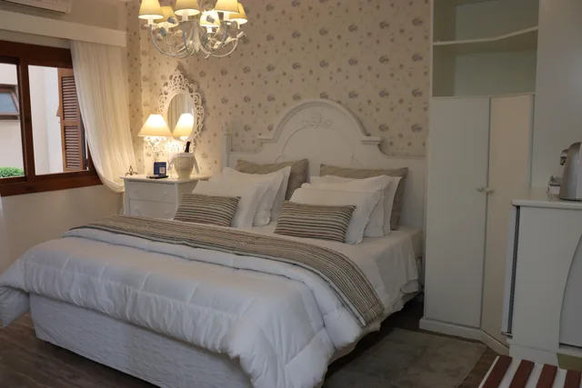 جناح، Hotel Bertoluci 2/8