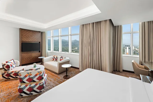غرفة تنفيذية بسرير كينج، Movenpick Hotel Centaurus 3/10