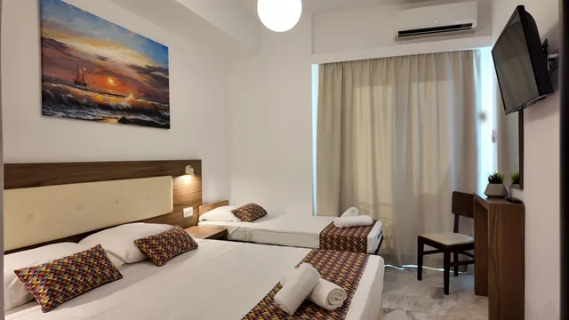 Triple Room City View 3 Adults، Hotel Santorini 1/4