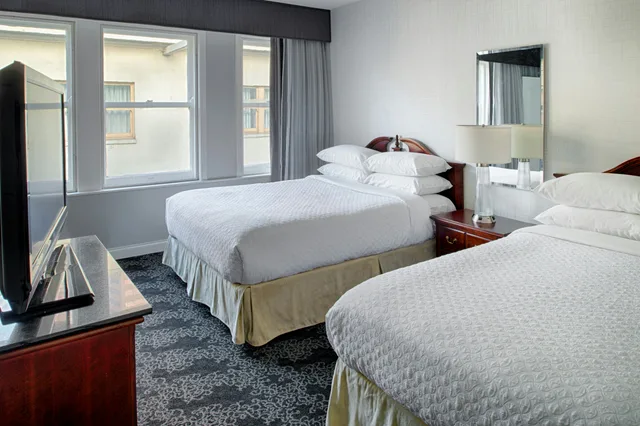 Room, 2 Queen Beds, Embassy Suites By Hilton Portland Downtown 1/2